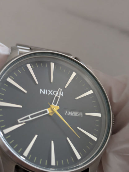 NIXON Series Quartz Men's Watch — Japanese