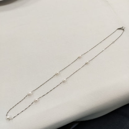 Pt850 Akoya pearl baby station necklace with 4mm pearls and 44 cm silver chain