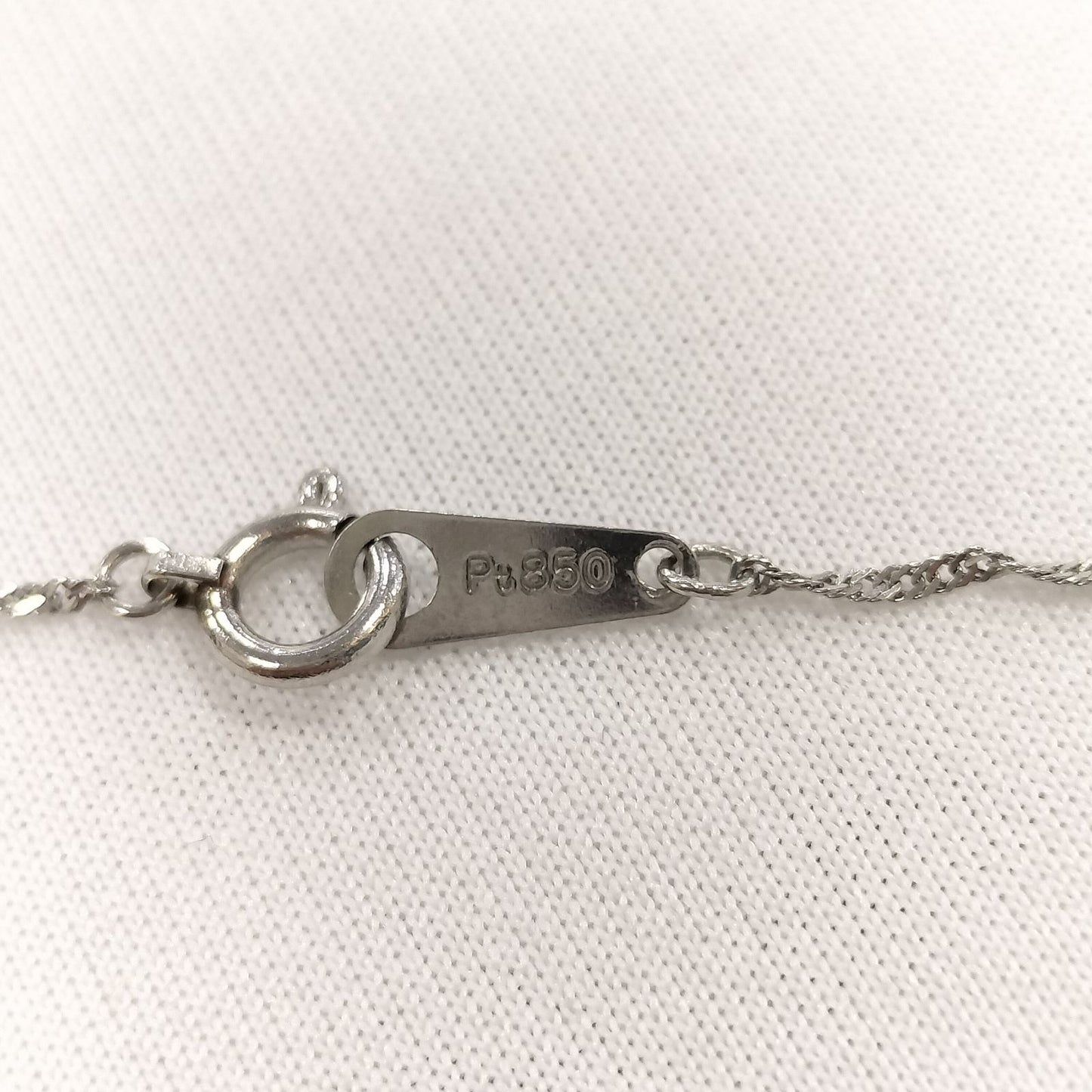 Pt850 Akoya pearl baby station necklace with 4mm pearls and 44 cm silver chain