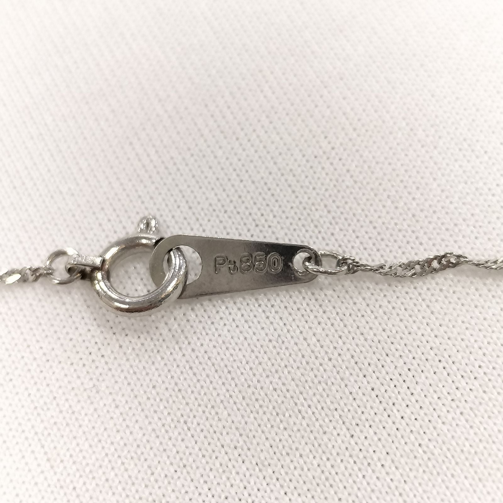 Pt850 Akoya pearl baby station necklace with 4mm pearls and 44 cm silver chain
