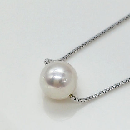Light pink 8.2mm Akoya pearl single-bead necklace on thin silver chain 0.8mm wide