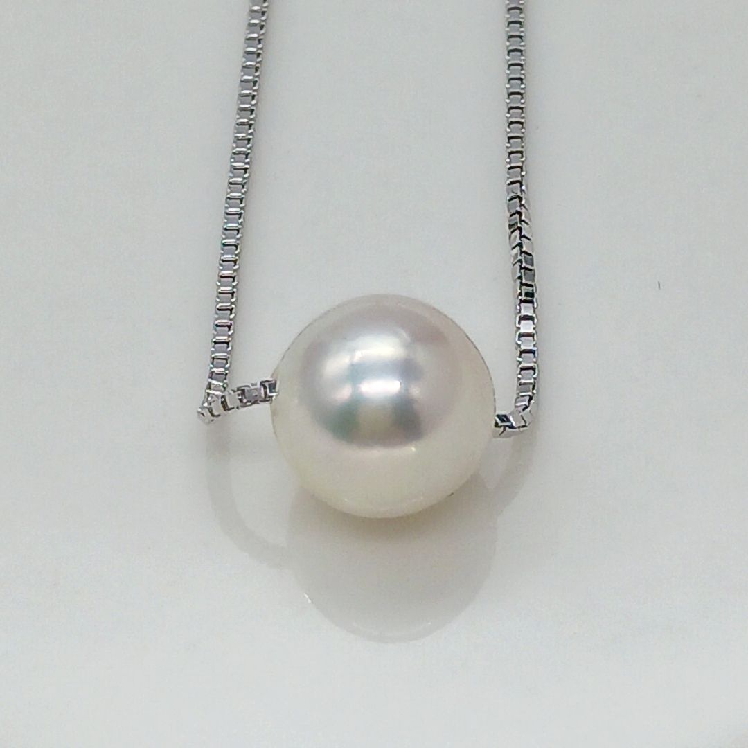 Light pink 8.2mm Akoya pearl single-bead necklace on thin silver chain 0.8mm wide