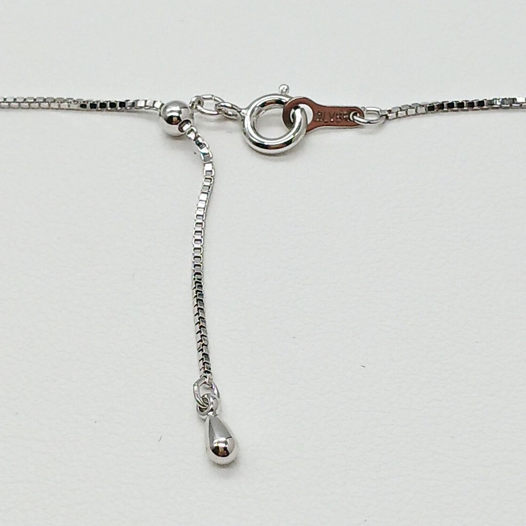 Light pink 8.2mm Akoya pearl single-bead necklace on thin silver chain 0.8mm wide