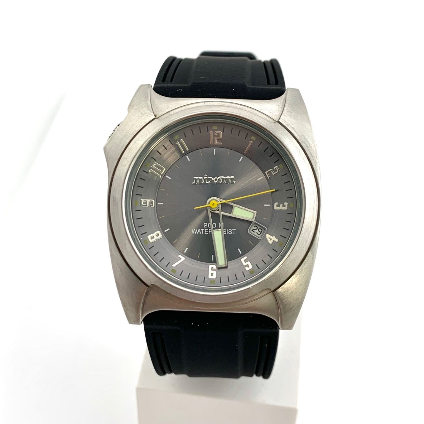NIXON 5H Quartz Men's Watch — Japanese