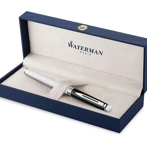 Waterman Metropolitan Essential Color Blocking fountain pen in black and white with cap and palladium clip