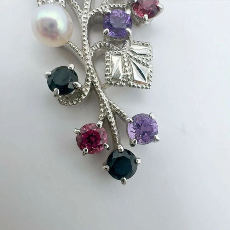 Mikimoto Akoya pearl necklace featuring amethyst, onyx, and tourmaline gemstones with 42cm chain length