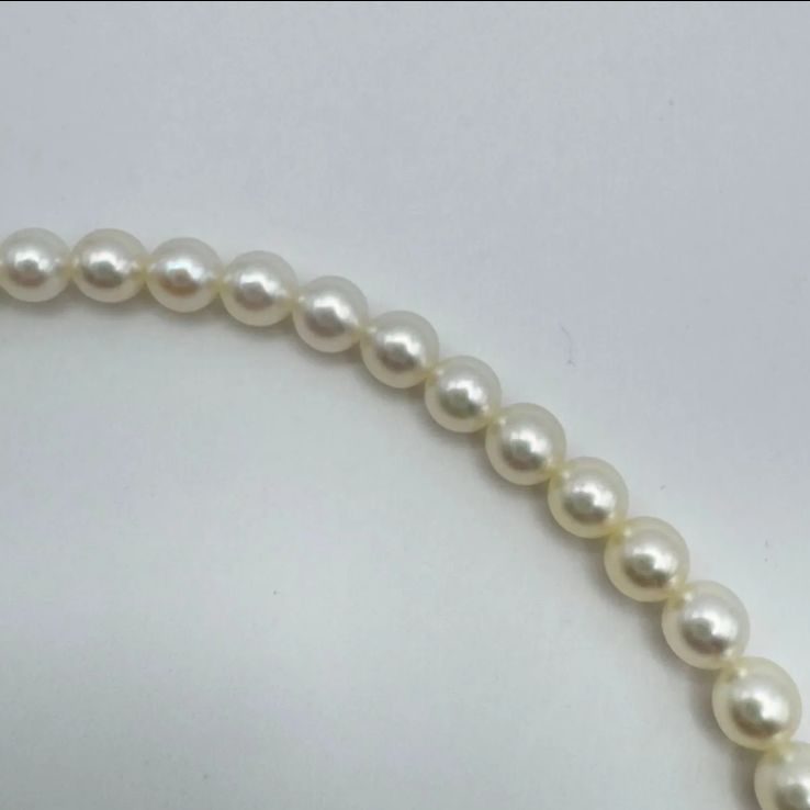 Mikimoto Baby Pearl Necklace with white pearls and K18 gold clasp, 41 cm length, simple elegant design