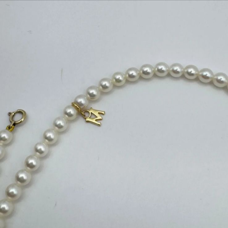 Mikimoto Baby Pearl Necklace with white pearls and K18 gold clasp, 41 cm length, simple elegant design