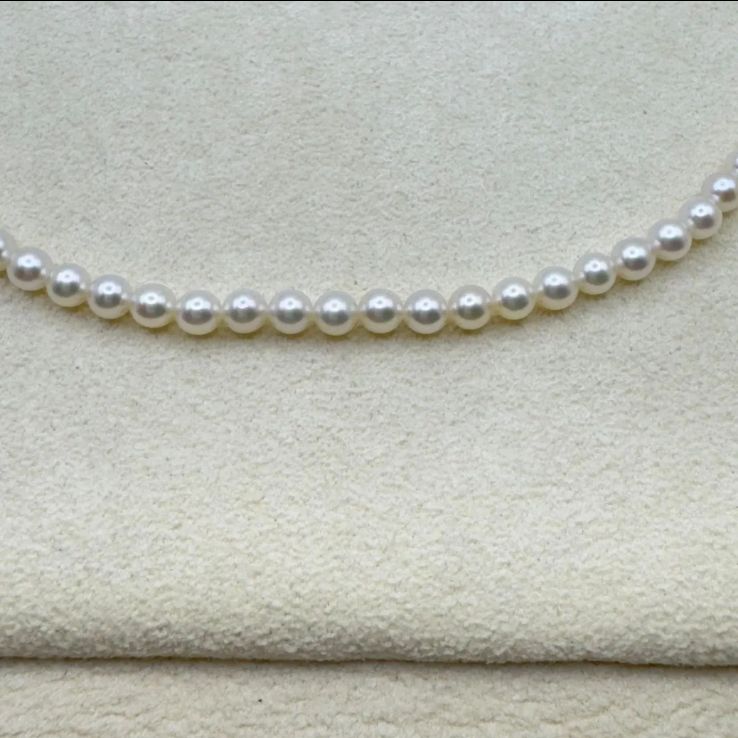 Mikimoto Baby Pearl Necklace with white pearls and K18 gold clasp, 41 cm length, simple elegant design