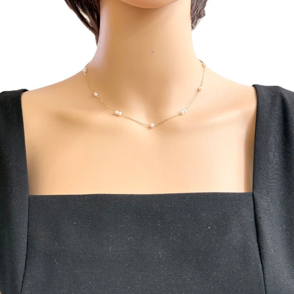 Mikimoto gold ladies necklace featuring a single pearl with K18 clasp stamp weighing 3.2 grams
