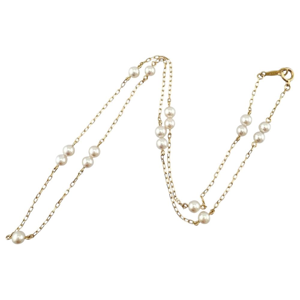 Mikimoto gold ladies necklace featuring a single pearl with K18 clasp stamp weighing 3.2 grams
