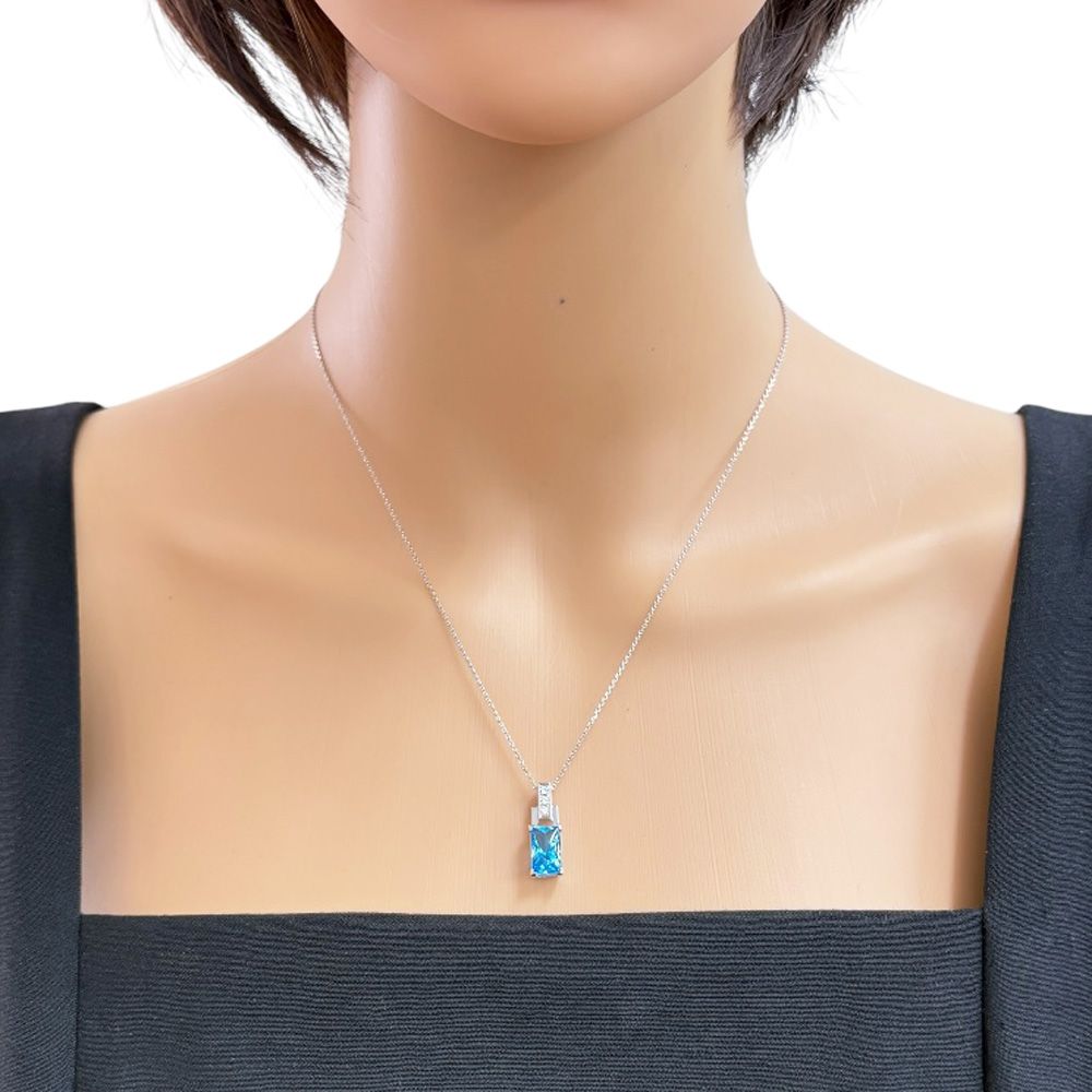 Tasaki 18K white gold necklace with diamond pendant for ladies, silver color, weight 5.1g
