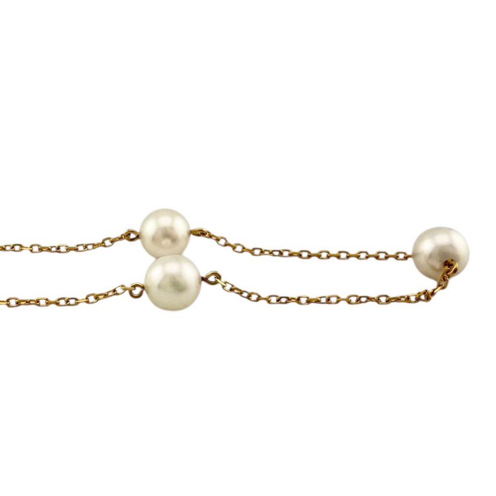 Mikimoto ladies necklace with 18K yellow gold chain and single Akoya pearl pendant weighing 3.9 grams