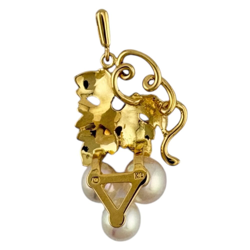 Mikimoto 18K yellow gold pendant top featuring a lustrous Akoya pearl for ladies