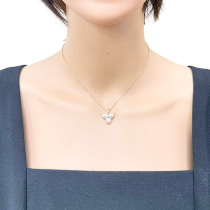 Mikimoto 18K yellow gold necklace with a single pearl designed for ladies