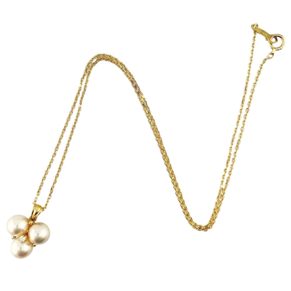 Mikimoto 18K yellow gold necklace with a single pearl designed for ladies