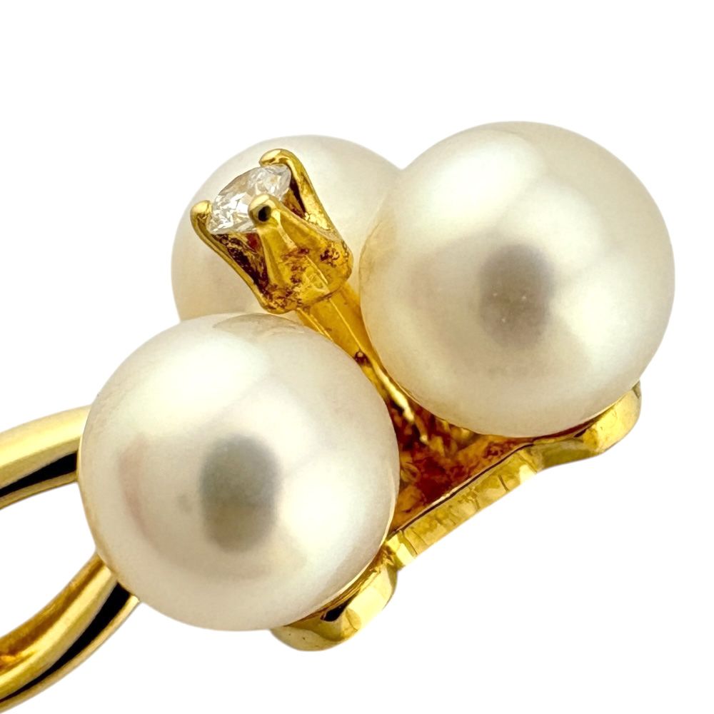Mikimoto ladies necklace in 18K yellow gold featuring a single pearl weighing 3.1 grams