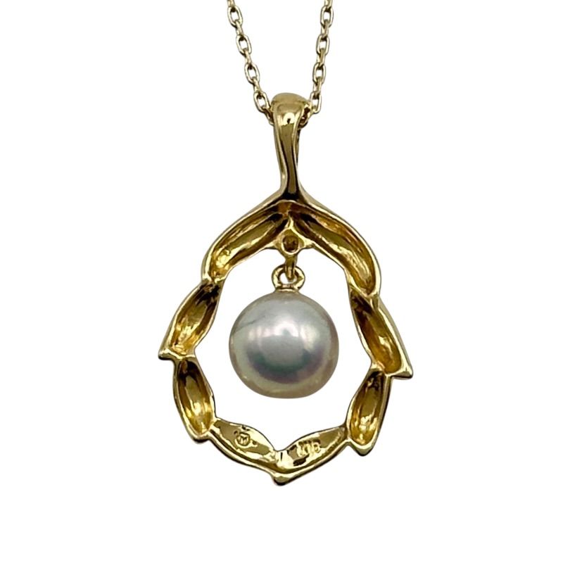 Mikimoto K18 gold ladies necklace with pearl and diamond stones, 23.3 mm length and 15.2 mm width