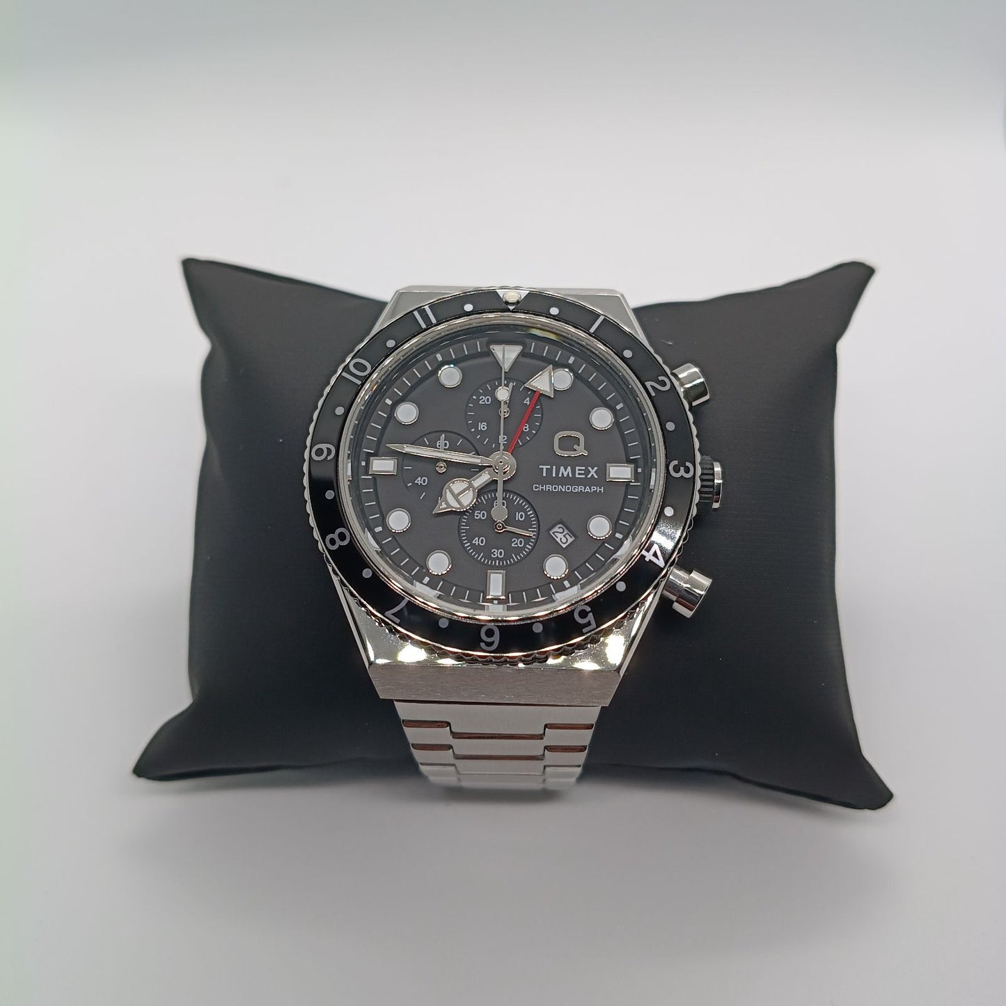 TIMEX TW2V69800 Quartz Men's Watch — Japanese