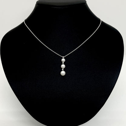 MIKIMOTO pearl diamond necklace featuring three pearls 5.7-7.3mm on a 41.5cm white gold chain