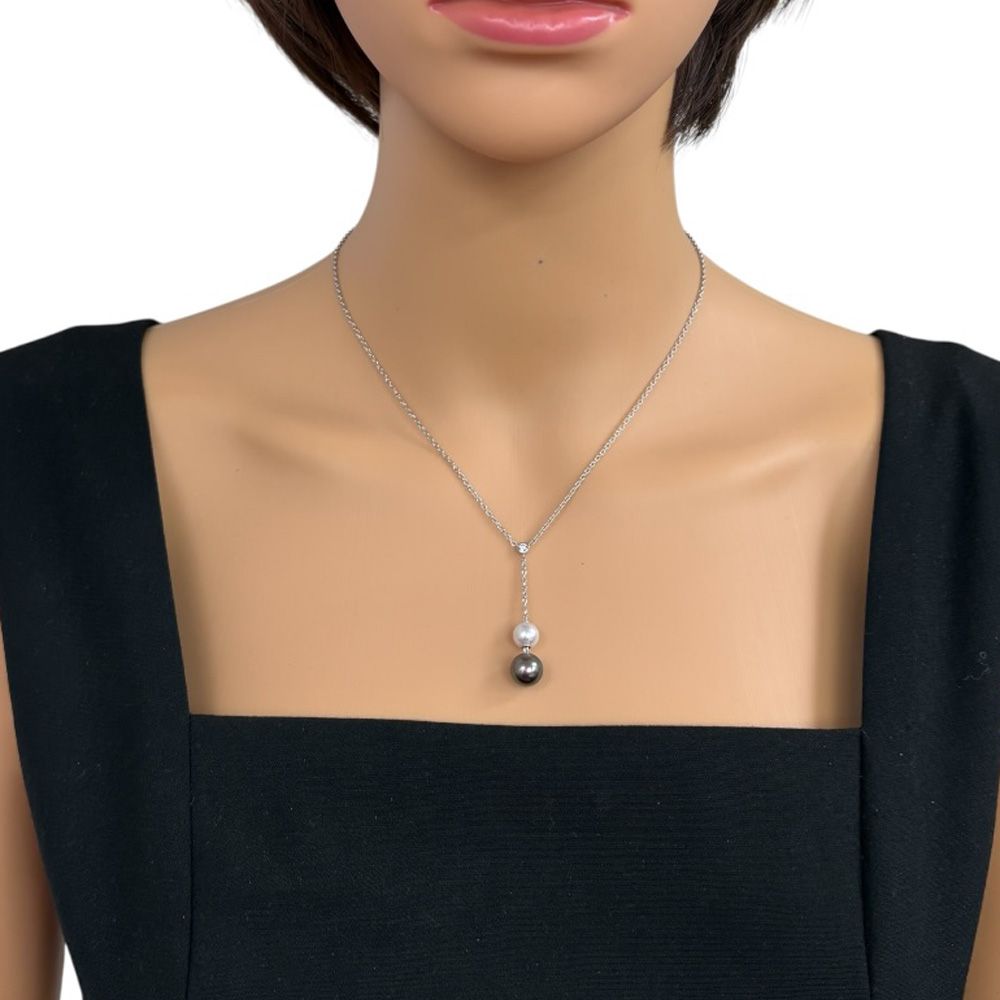 Mikimoto ladies necklace featuring 18K white gold chain and single pearl pendant, 42cm length