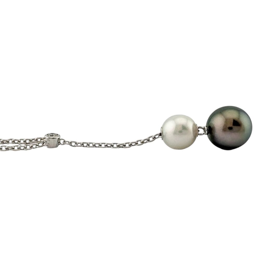 Mikimoto ladies necklace featuring 18K white gold chain and single pearl pendant, 42cm length