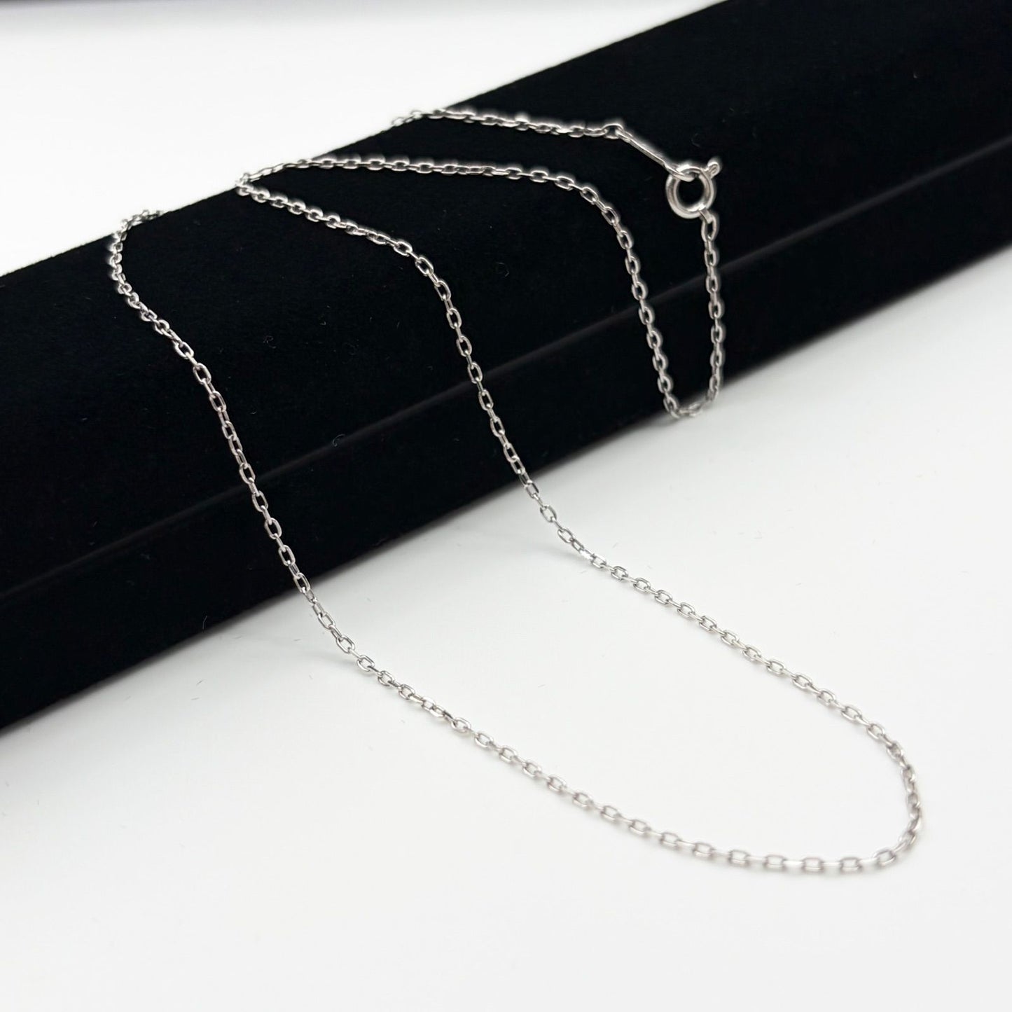 MIKIMOTO K18 white gold chain necklace measuring 40cm and weighing 1.8 grams