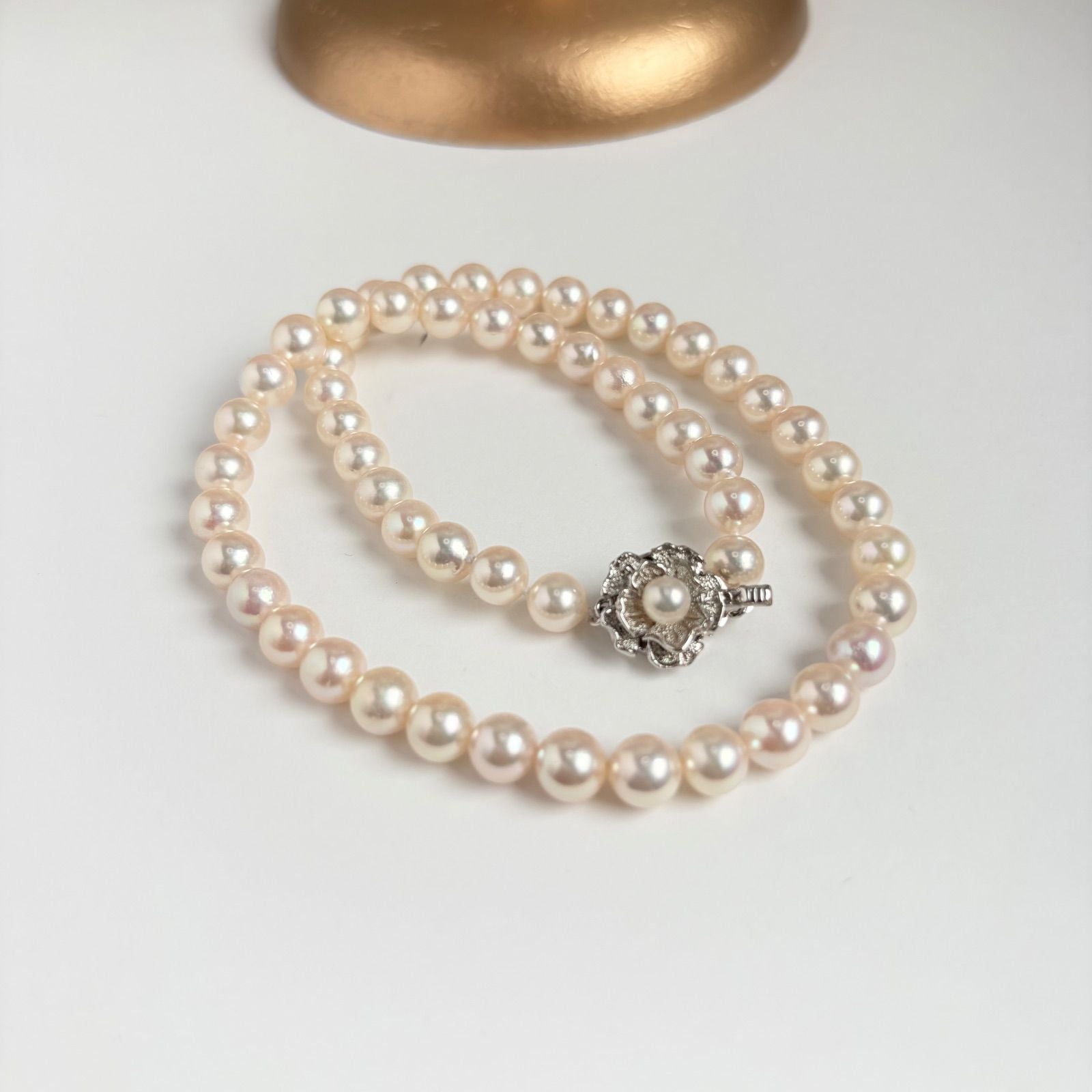 Akaoya pearl necklace with pearls sized 7.0mm to 7.5mm, 42cm length, displayed on white background