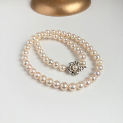 Akaoya pearl necklace with pearls sized 7.0mm to 7.5mm, 42cm length, displayed on white background