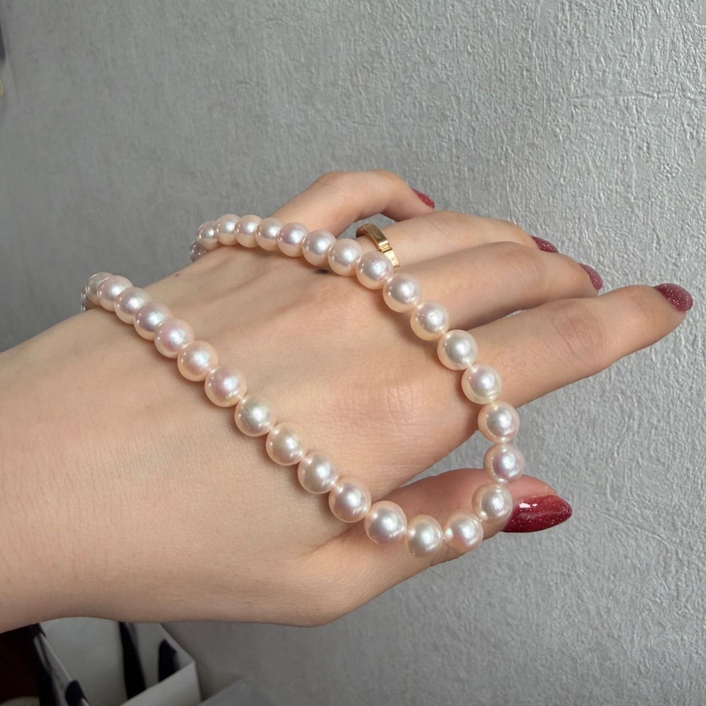 Akaoya pearl necklace with pearls sized 7.0mm to 7.5mm, 42cm length, displayed on white background