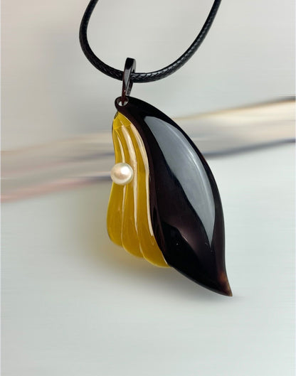 Japanese traditional turtle shell pendant necklace with Akoya pearl on a 42cm+5cm chain
