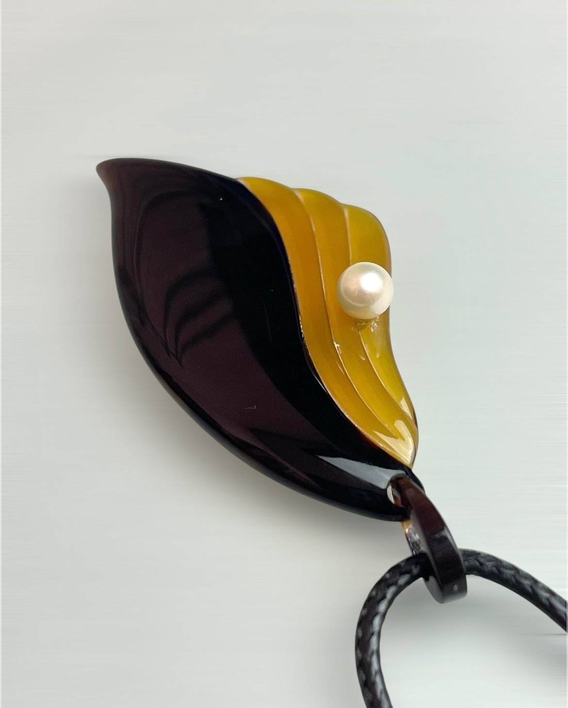 Japanese traditional turtle shell pendant necklace with Akoya pearl on a 42cm+5cm chain