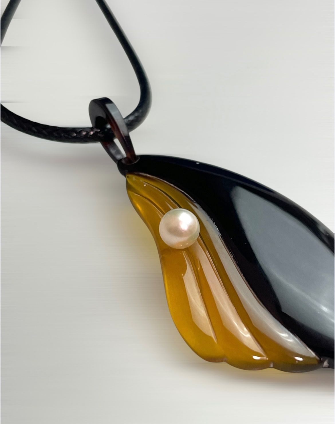 Japanese traditional turtle shell pendant necklace with Akoya pearl on a 42cm+5cm chain