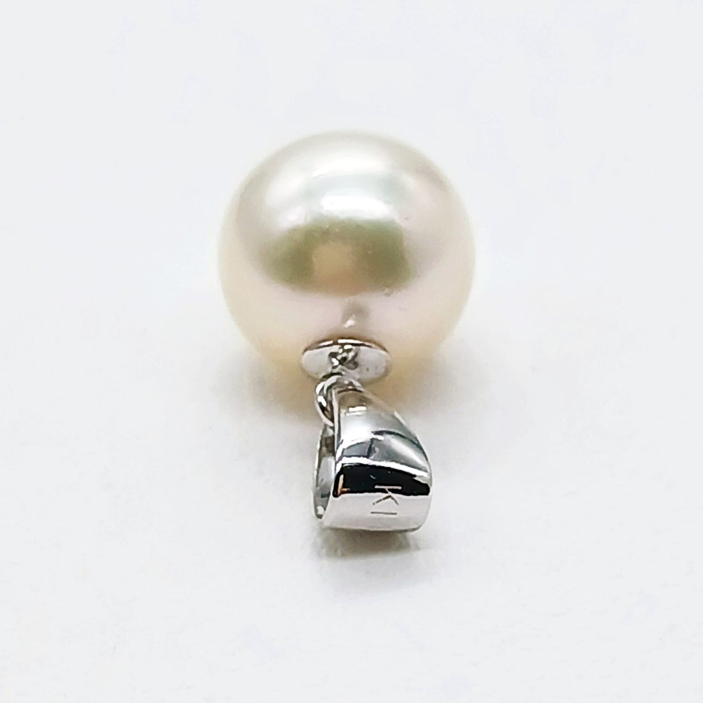 Yamato Akoya pearl pendant with natural white 8.5mm pearl on surgical stainless steel chain