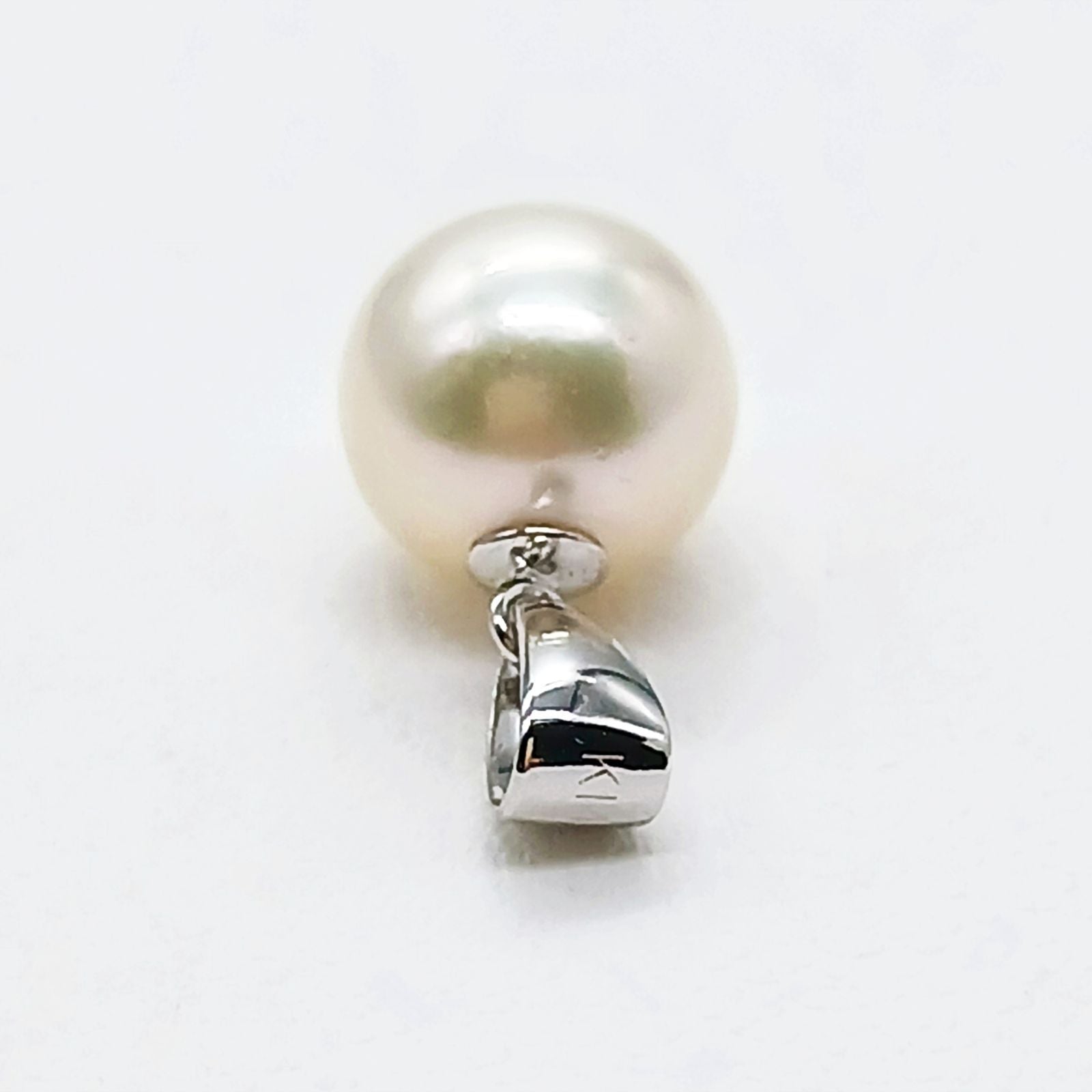 Yamato Akoya pearl pendant with natural white 8.5mm pearl on surgical stainless steel chain