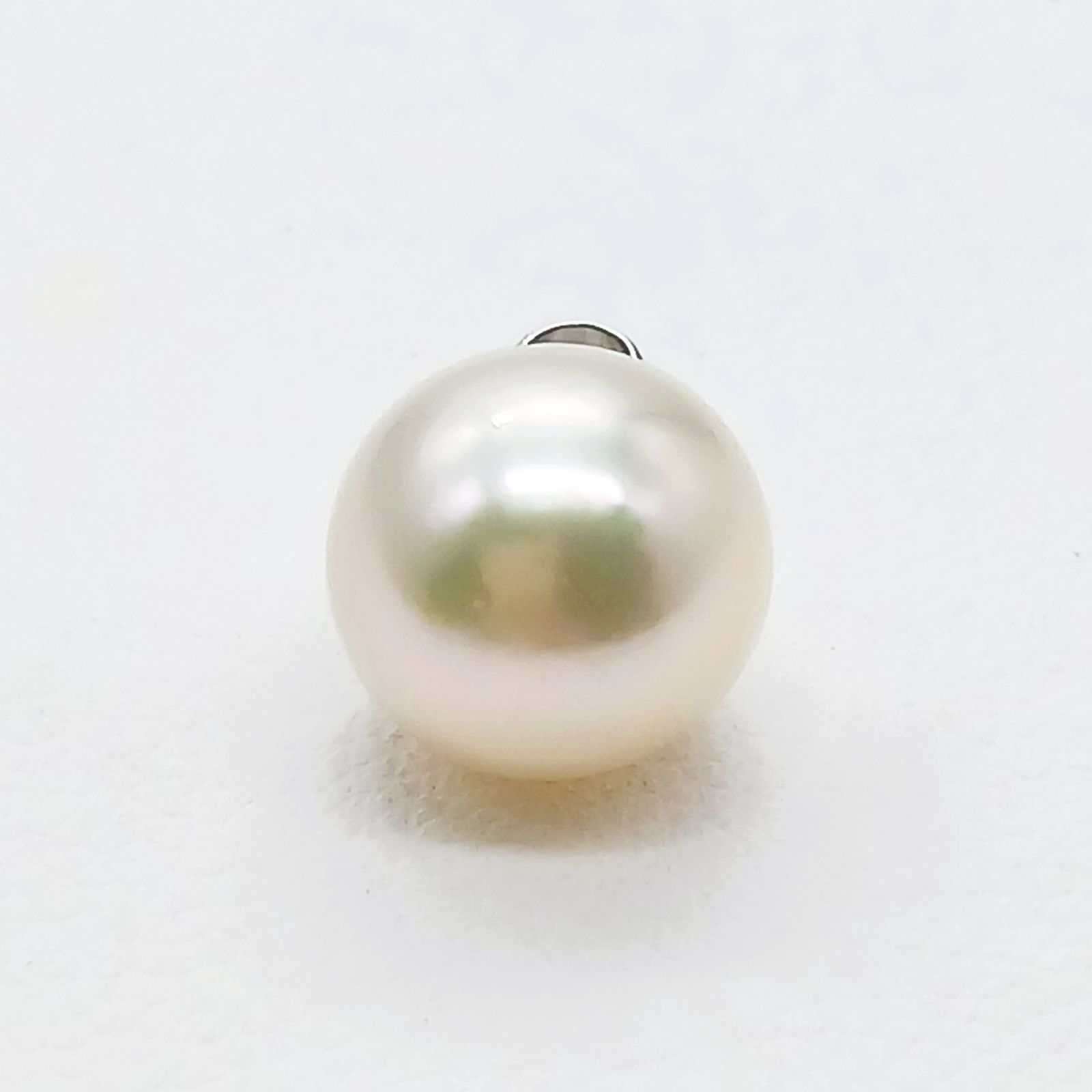 Yamato Akoya pearl pendant with natural white 8.5mm pearl on surgical stainless steel chain