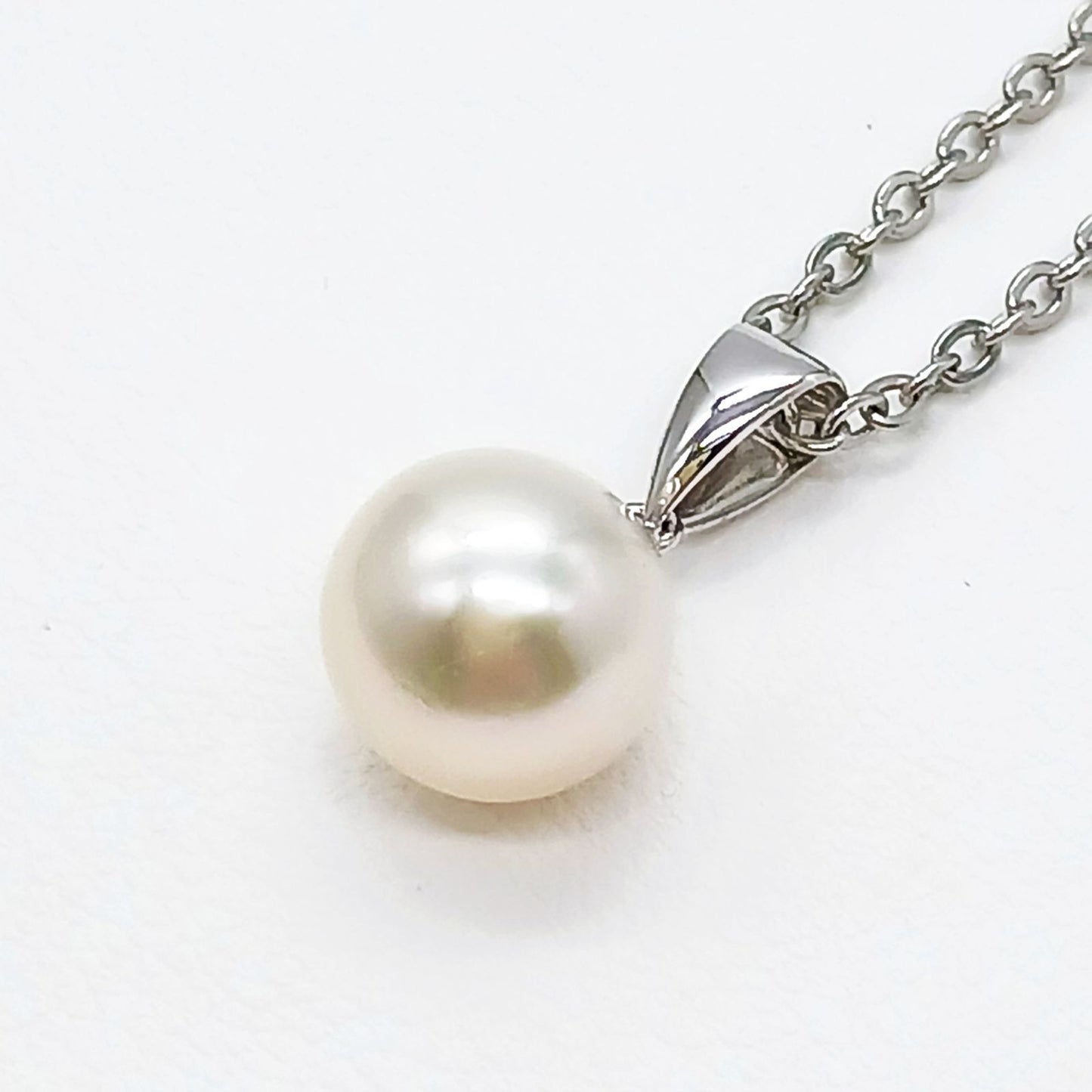 Yamato Akoya pearl pendant with natural white 8.5mm pearl on surgical stainless steel chain