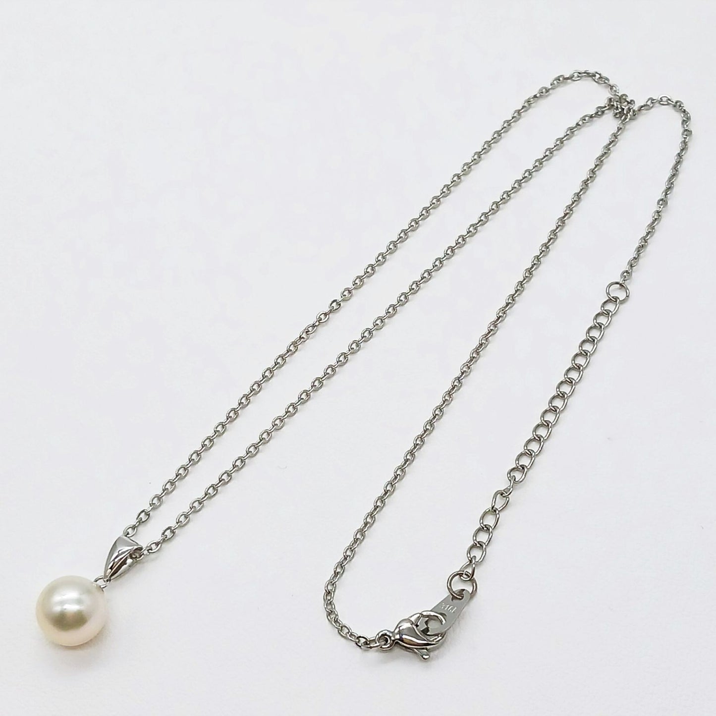 Yamato Akoya pearl pendant with natural white 8.5mm pearl on surgical stainless steel chain
