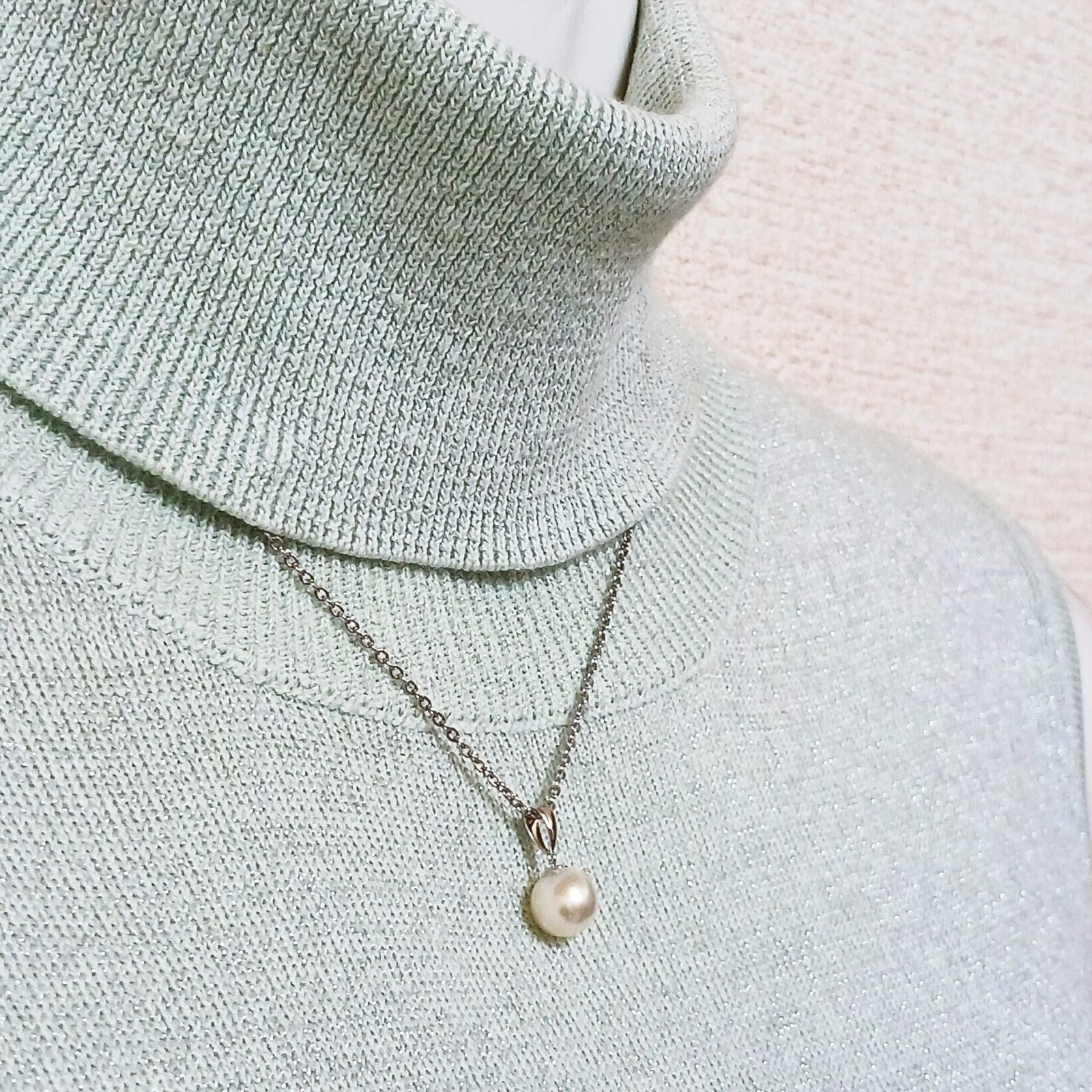 Yamato Akoya pearl pendant with natural white 8.5mm pearl on surgical stainless steel chain