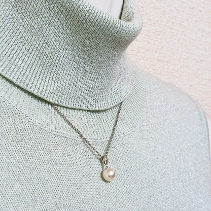 Yamato Akoya pearl pendant with natural white 8.5mm pearl on surgical stainless steel chain