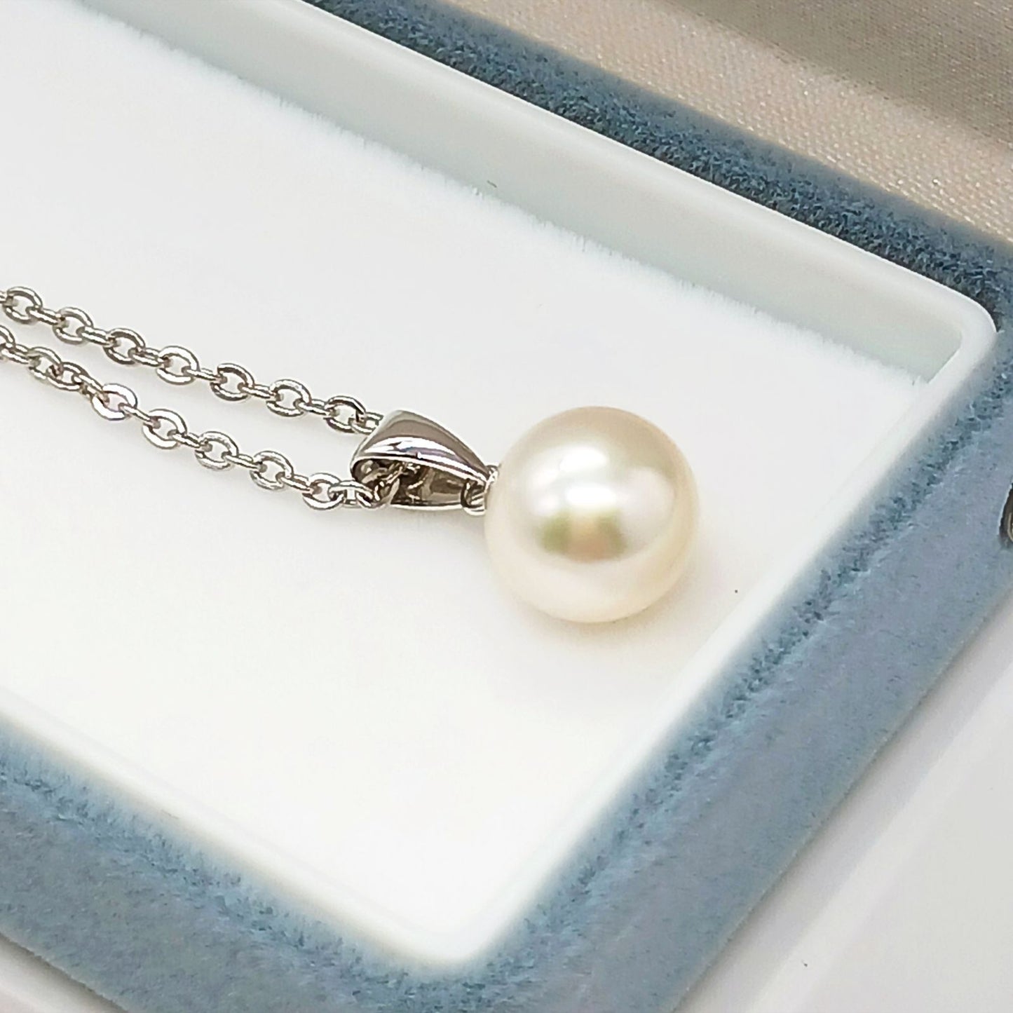 Yamato Akoya pearl pendant with natural white 8.5mm pearl on surgical stainless steel chain
