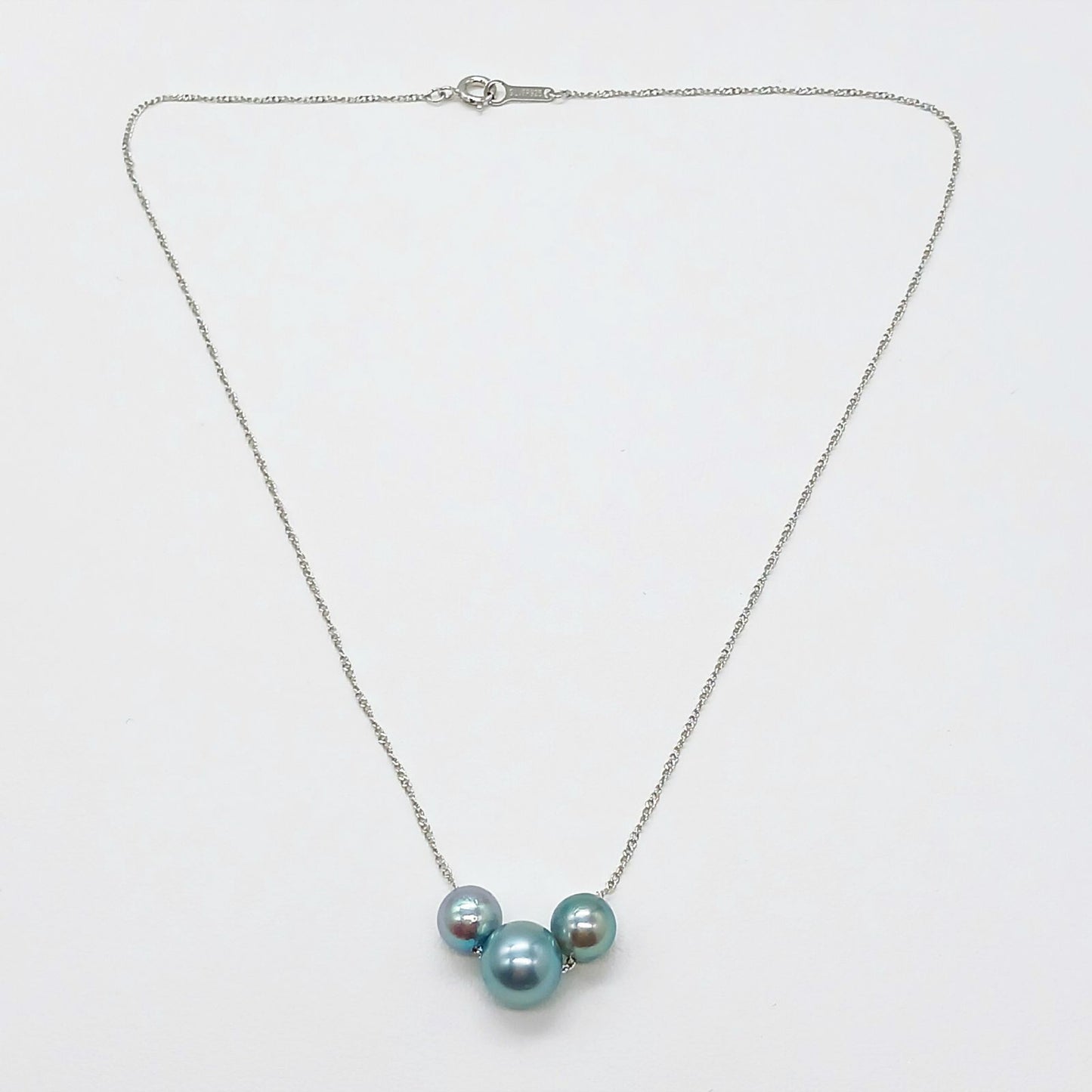 Akoya pearl 3-piece threaded necklace with dark blue-gray pearls and silver chain, 40 cm length