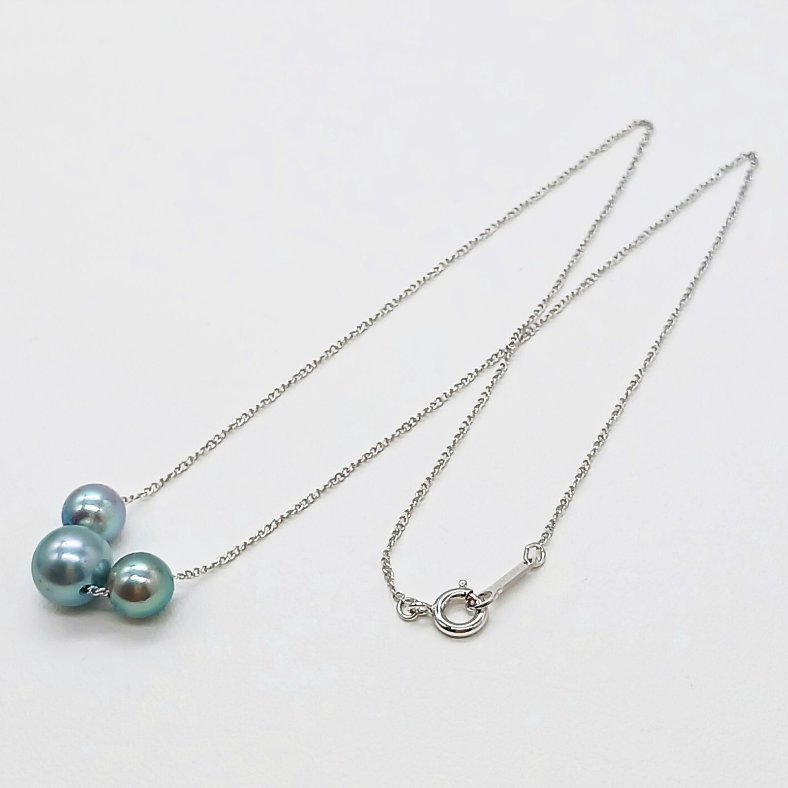 Akoya pearl 3-piece threaded necklace with dark blue-gray pearls and silver chain, 40 cm length