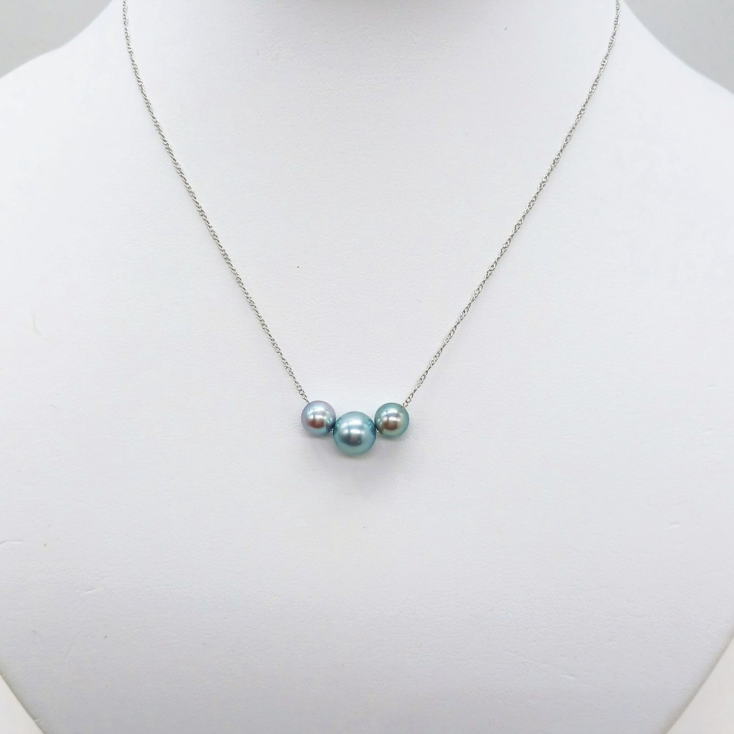 Akoya pearl 3-piece threaded necklace with dark blue-gray pearls and silver chain, 40 cm length