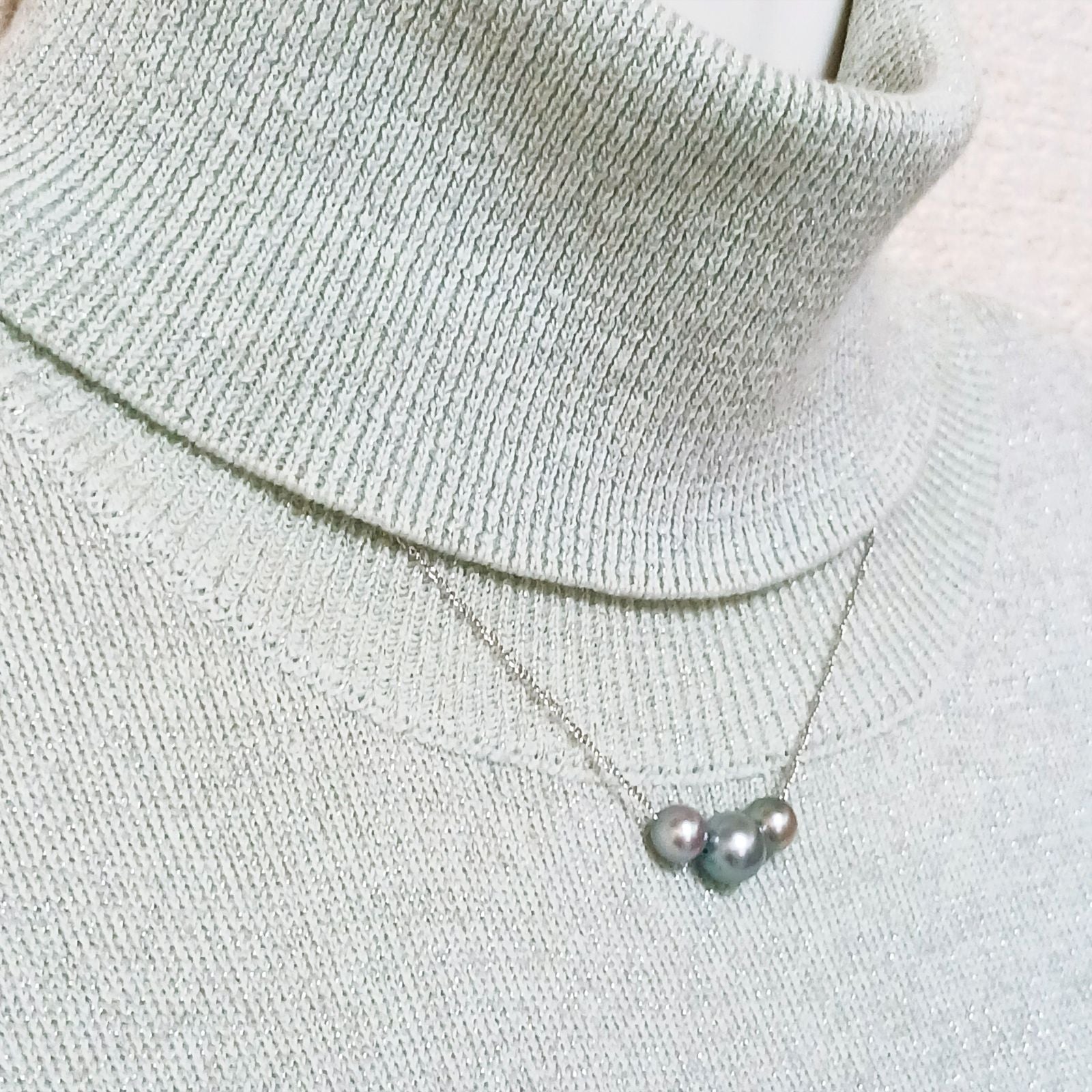 Akoya pearl 3-piece threaded necklace with dark blue-gray pearls and silver chain, 40 cm length