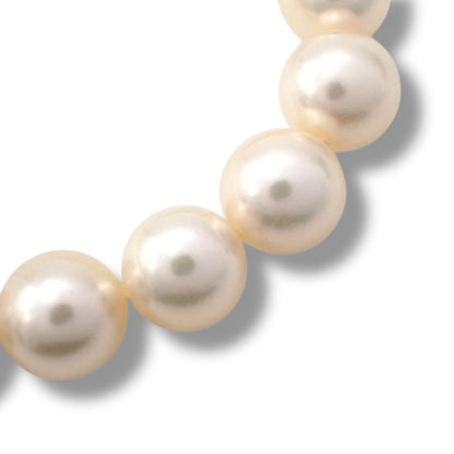 Tasaki Pearl 6.0-7.7mm pearl necklace and matching earrings two-piece set