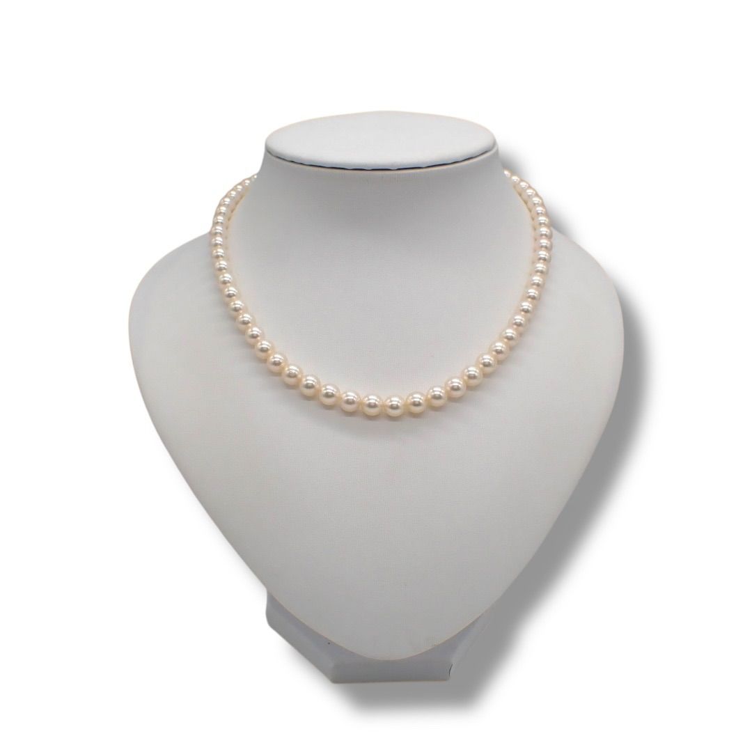 Tasaki Pearl 6.0-7.7mm pearl necklace and matching earrings two-piece set
