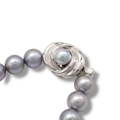 Tasaki Akoya pearl necklace approximately 40cm with 7-7.5mm pearls and matching 7.5mm pearl earrings set