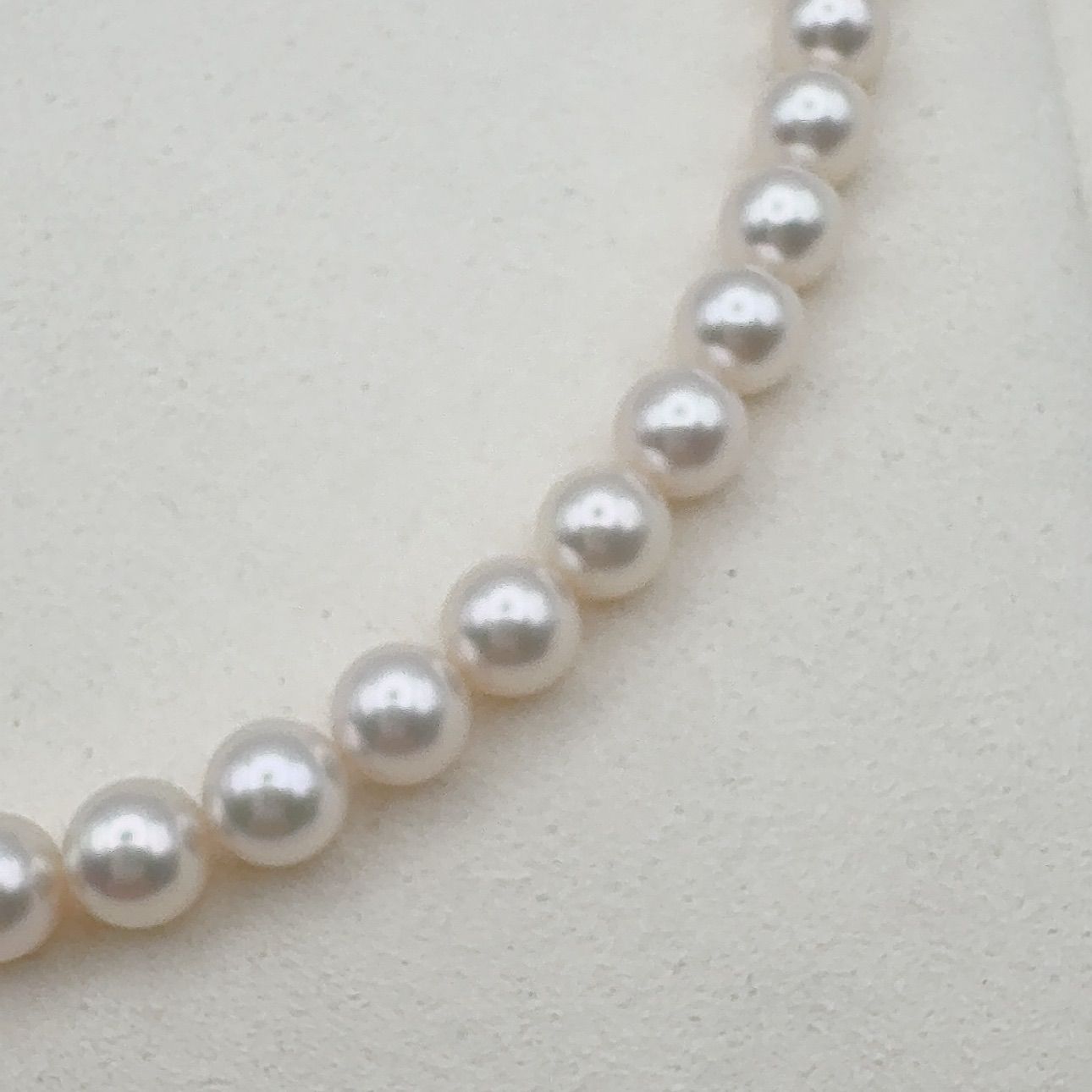 MIKIMOTO Necklace featuring 7mm pearls measuring 43 cm in length with a polished finish