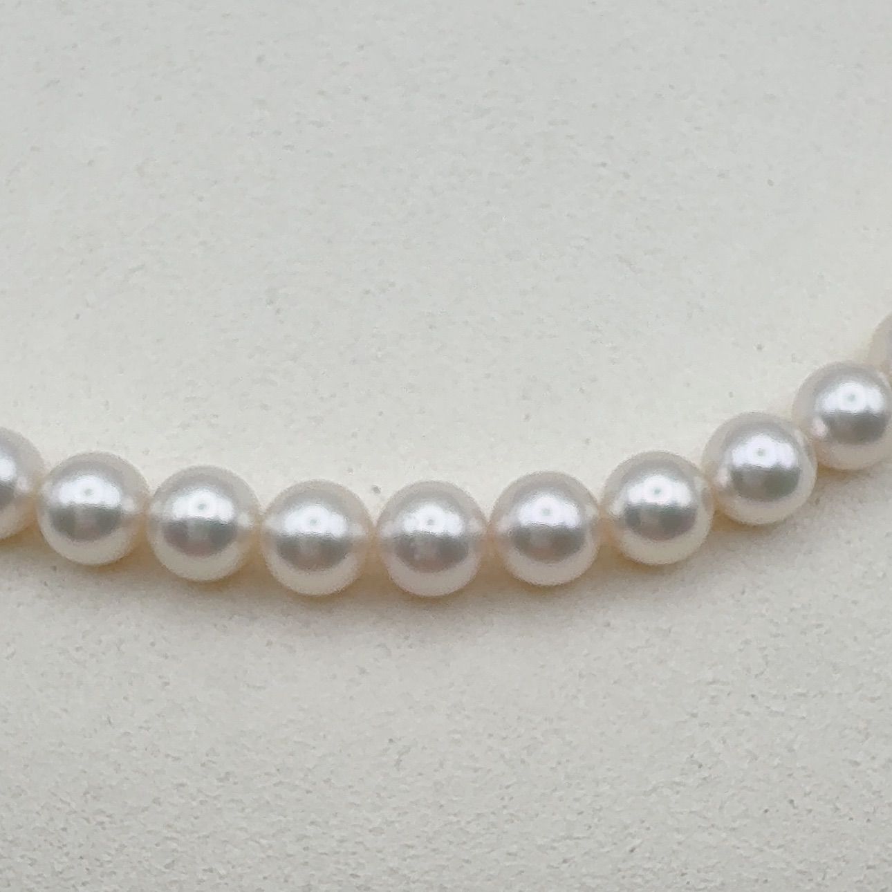 MIKIMOTO Necklace featuring 7mm pearls measuring 43 cm in length with a polished finish